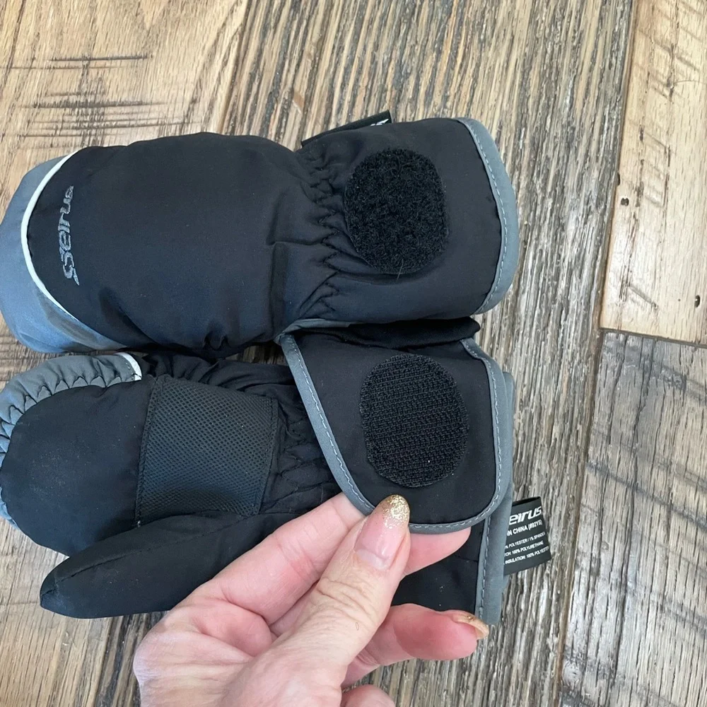 Seirus waterproof gloves mittens bot 3-4